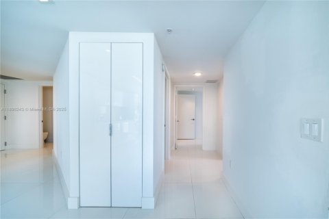 Condo in Sunny Isles Beach, Florida, 3 bedrooms  № 2059957 - photo 23