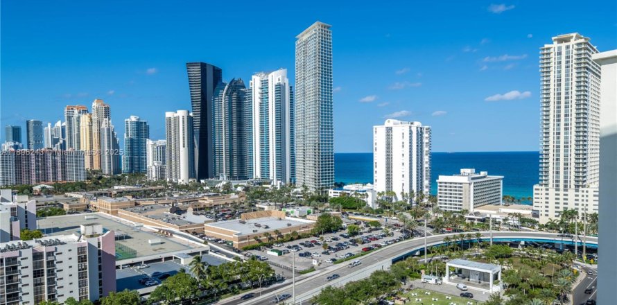 Condo in Sunny Isles Beach, Florida, 3 bedrooms  № 2059957