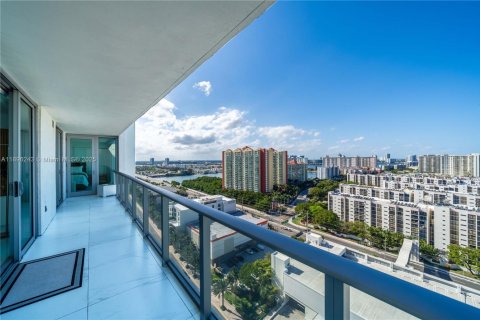 Condo in Sunny Isles Beach, Florida, 3 bedrooms  № 2059957 - photo 19