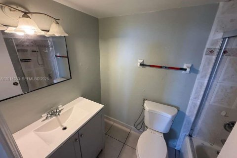 Condominio en alquiler en Hialeah, Florida, 2 dormitorios, 71.53 m2 № 2076438 - foto 4