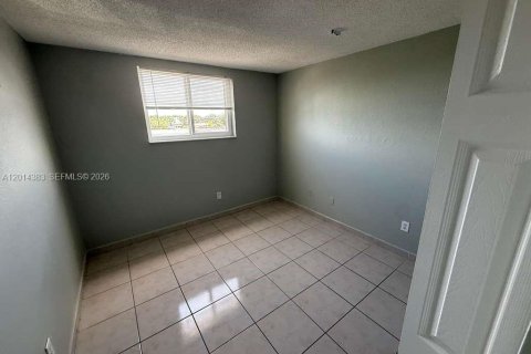 Condominio en alquiler en Hialeah, Florida, 2 dormitorios, 71.53 m2 № 2076438 - foto 9