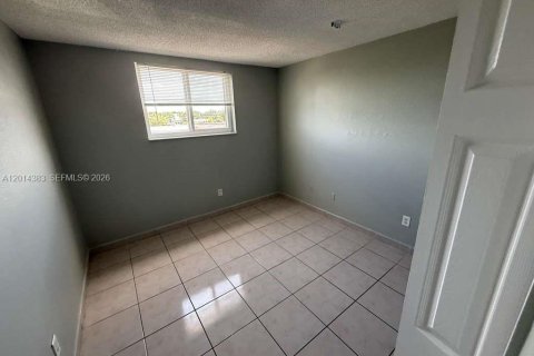 Condominio en alquiler en Hialeah, Florida, 2 dormitorios, 71.53 m2 № 2076438 - foto 8
