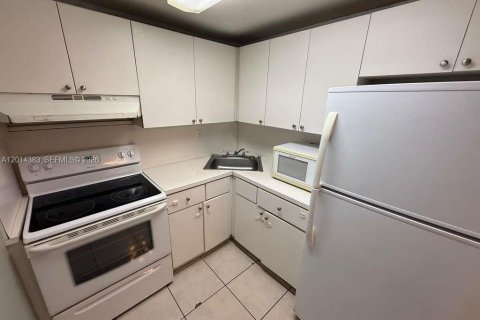 Condominio en alquiler en Hialeah, Florida, 2 dormitorios, 71.53 m2 № 2076438 - foto 12