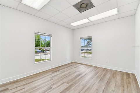 Propiedad comercial en alquiler en Clermont, Florida, 1379.41 m2 № 2111237 - foto 17