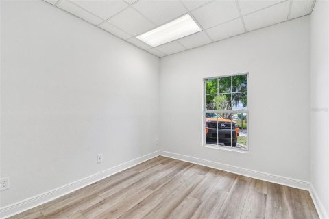 Propiedad comercial en alquiler en Clermont, Florida, 1379.41 m2 № 2111237 - foto 28