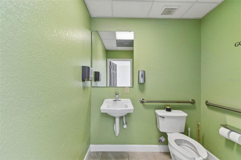 Propiedad comercial en alquiler en Clermont, Florida, 1379.41 m2 № 2111237 - foto 26