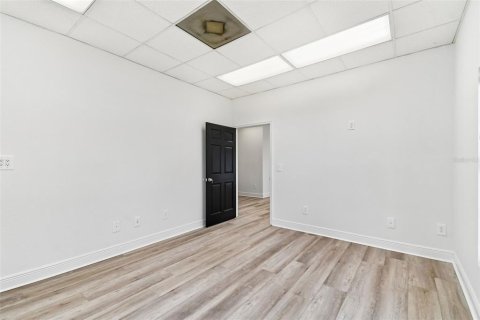 Propiedad comercial en alquiler en Clermont, Florida, 1379.41 m2 № 2111237 - foto 19