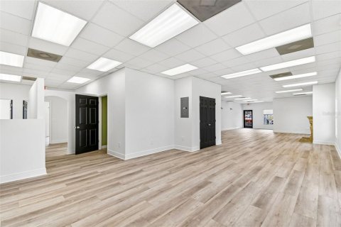 Propiedad comercial en alquiler en Clermont, Florida, 1379.41 m2 № 2111237 - foto 13
