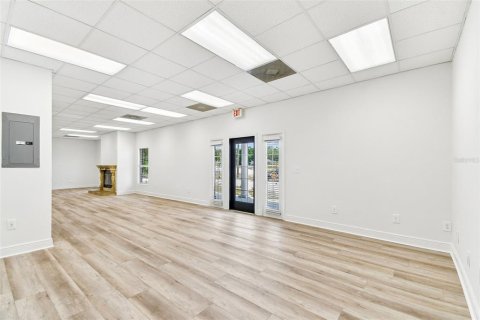 Propiedad comercial en alquiler en Clermont, Florida, 1379.41 m2 № 2111237 - foto 14