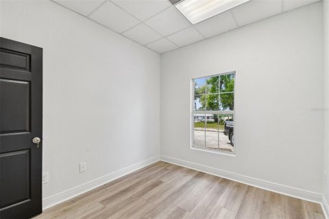 Propiedad comercial en alquiler en Clermont, Florida, 1379.41 m2 № 2111237 - foto 23