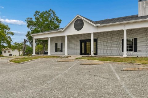 Propiedad comercial en alquiler en Clermont, Florida, 1379.41 m2 № 2111237 - foto 9