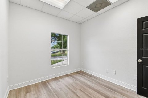 Propiedad comercial en alquiler en Clermont, Florida, 1379.41 m2 № 2111237 - foto 29