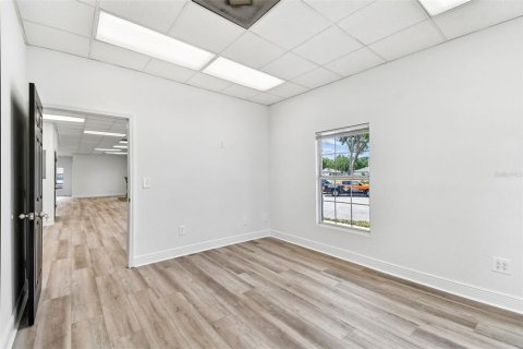 Propiedad comercial en alquiler en Clermont, Florida, 1379.41 m2 № 2111237 - foto 20