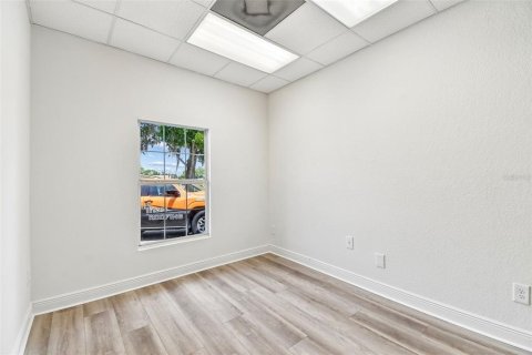 Propiedad comercial en alquiler en Clermont, Florida, 1379.41 m2 № 2111237 - foto 21