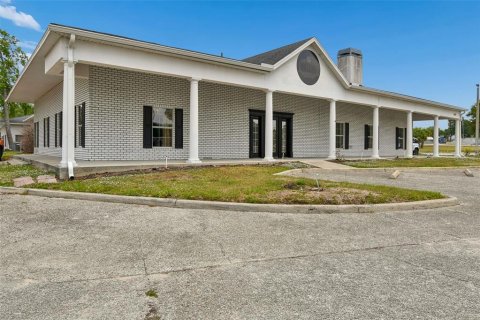 Propiedad comercial en alquiler en Clermont, Florida, 1379.41 m2 № 2111237 - foto 3