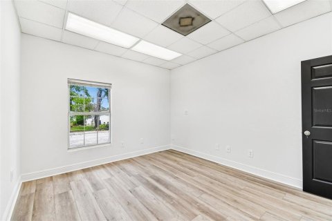 Propiedad comercial en alquiler en Clermont, Florida, 1379.41 m2 № 2111237 - foto 18