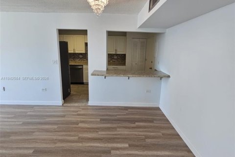 Condominio en venta en Miami Beach, Florida, 1 dormitorio, 93.83 m2 № 2152767 - foto 7