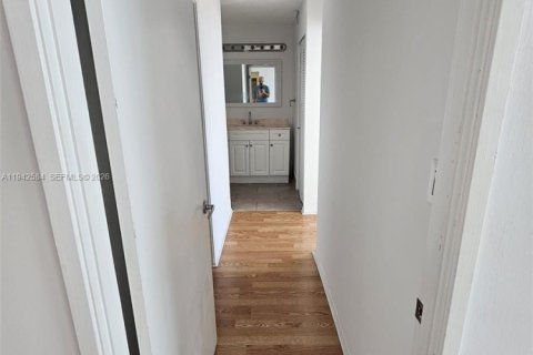 Condominio en venta en Miami Beach, Florida, 1 dormitorio, 93.83 m2 № 2152767 - foto 16