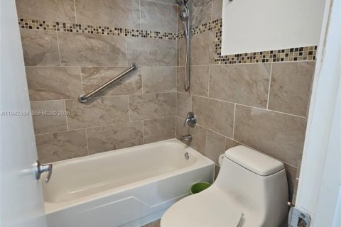 Condominio en venta en Miami Beach, Florida, 1 dormitorio, 93.83 m2 № 2152767 - foto 12