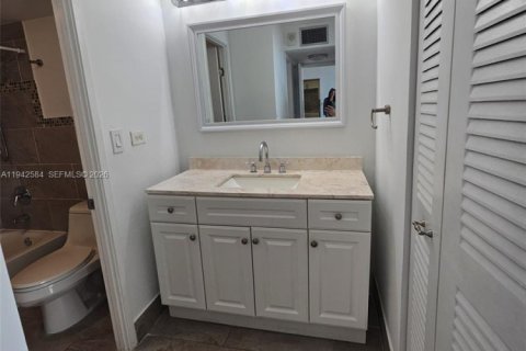 Condominio en venta en Miami Beach, Florida, 1 dormitorio, 93.83 m2 № 2152767 - foto 13