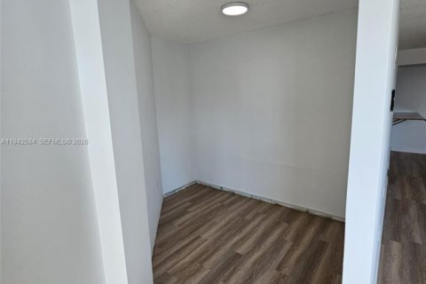 Condominio en venta en Miami Beach, Florida, 1 dormitorio, 93.83 m2 № 2152767 - foto 17