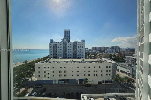 Condominio en Miami Beach, Florida, 1 dormitorio  № 2152767
