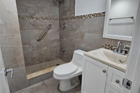 Condominio en venta en Miami Beach, Florida, 1 dormitorio, 93.83 m2 № 2152767 - foto 15