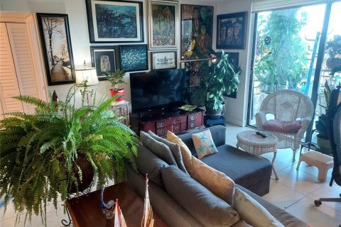 Condo in Pembroke Pines, Florida, 2 bedrooms  № 2012426 - photo 24