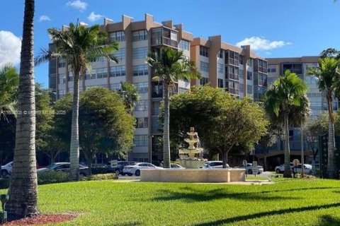 Condo in Pembroke Pines, Florida, 2 bedrooms  № 2012426 - photo 4