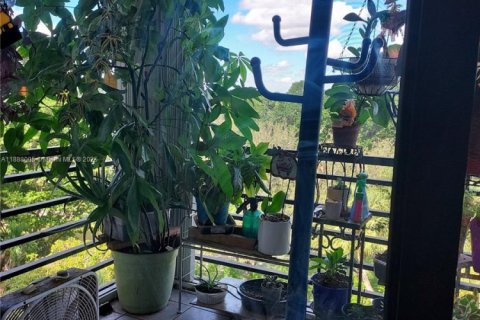 Condo in Pembroke Pines, Florida, 2 bedrooms  № 2012426 - photo 26