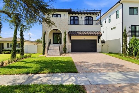Villa ou maison à Tampa, Floride 4 chambres, 374.4 m2 № 2408352