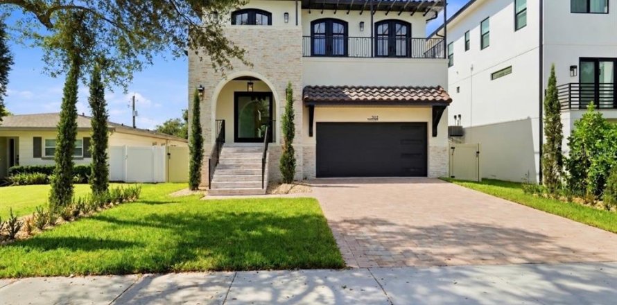 Villa ou maison à Tampa, Floride 4 chambres, 374.4 m2 № 2408352