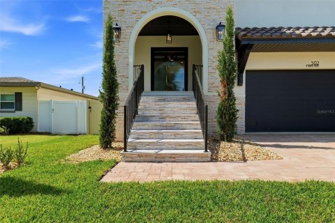 Villa ou maison à vendre à Tampa, Floride: 4 chambres, 374.4 m2 № 2408352 - photo 3