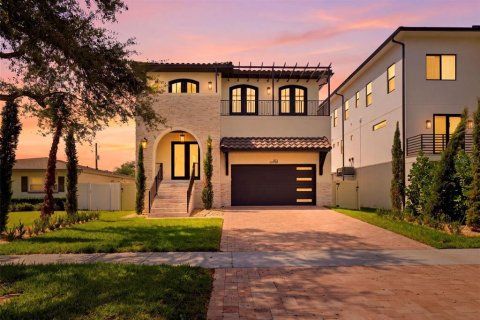 Villa ou maison à vendre à Tampa, Floride: 4 chambres, 374.4 m2 № 2408352 - photo 2