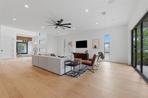 Villa ou maison à vendre à Tampa, Floride: 4 chambres, 374.4 m2 № 2408352 - photo 15