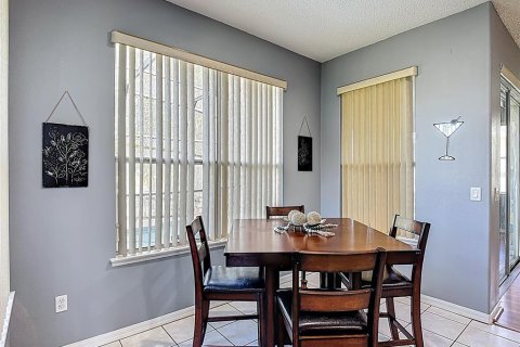 Villa ou maison à vendre à Kissimmee, Floride: 4 chambres, 284.37 m2 № 1791730 - photo 12