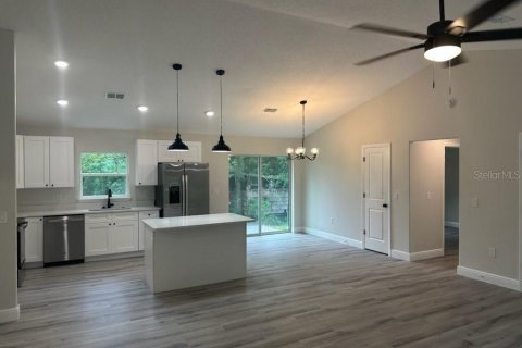 House in Orange City, Florida 3 bedrooms, 130.81 sq.m. № 1918266 - photo 10