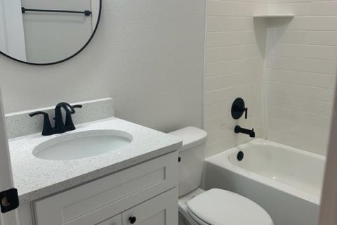 House in Orange City, Florida 3 bedrooms, 130.81 sq.m. № 1918266 - photo 17