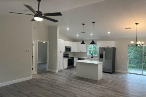 House in Orange City, Florida 3 bedrooms, 130.81 sq.m. № 1918266 - photo 9