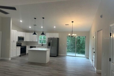 House in Orange City, Florida 3 bedrooms, 130.81 sq.m. № 1918266 - photo 8