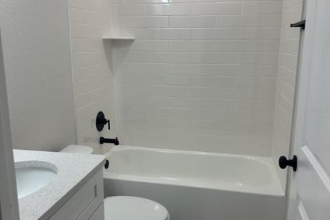 House in Orange City, Florida 3 bedrooms, 130.81 sq.m. № 1918266 - photo 18