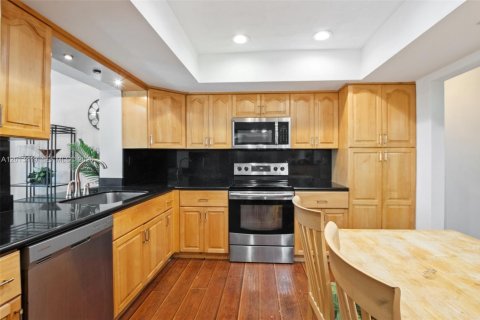 Casa en alquiler en Pembroke Pines, Florida, 4 dormitorios, 176.98 m2 № 2075789 - foto 7
