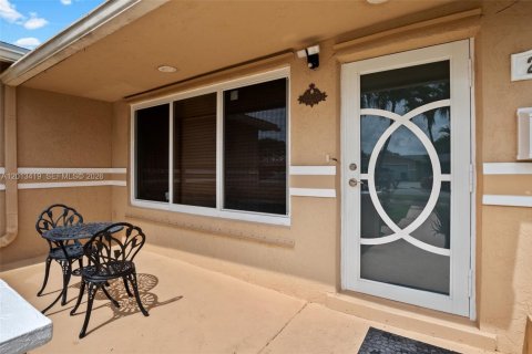 Casa en alquiler en Pembroke Pines, Florida, 4 dormitorios, 176.98 m2 № 2075789 - foto 3