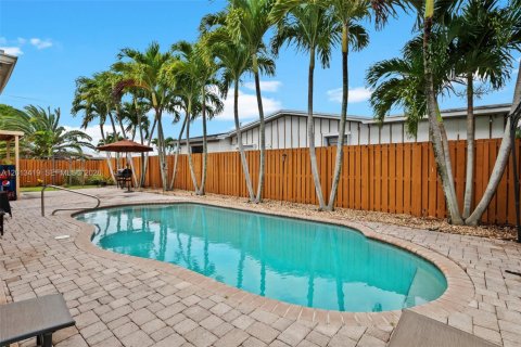 Casa en Pembroke Pines, Florida 4 dormitorios, 176.98 m2 № 2075789