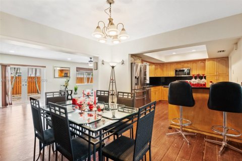 Casa en alquiler en Pembroke Pines, Florida, 4 dormitorios, 176.98 m2 № 2075789 - foto 6