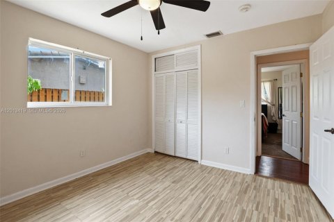 Casa en alquiler en Pembroke Pines, Florida, 4 dormitorios, 176.98 m2 № 2075789 - foto 16