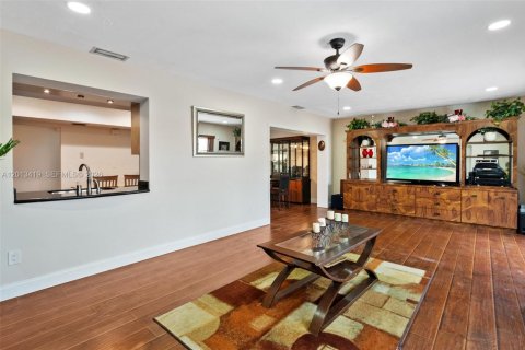 Casa en alquiler en Pembroke Pines, Florida, 4 dormitorios, 176.98 m2 № 2075789 - foto 9