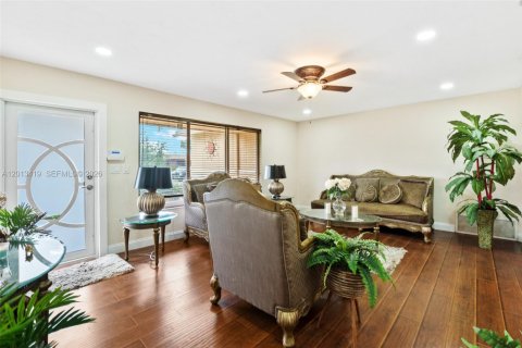 Casa en alquiler en Pembroke Pines, Florida, 4 dormitorios, 176.98 m2 № 2075789 - foto 4