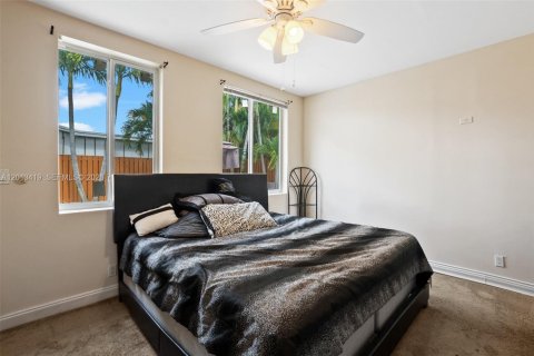 Casa en alquiler en Pembroke Pines, Florida, 4 dormitorios, 176.98 m2 № 2075789 - foto 15