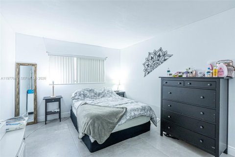 Condo in Hollywood, Florida, 2 bedrooms  № 2041983 - photo 14